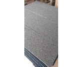 Carpete em Placa Beaulieu - 033 0,50 x 0,50 - Polipropileno Cinza com Listras Azuis